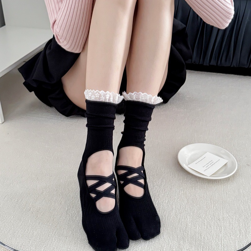 Pilates & Yoga Knokke - Lace Trim Split Toe Yoga Socks