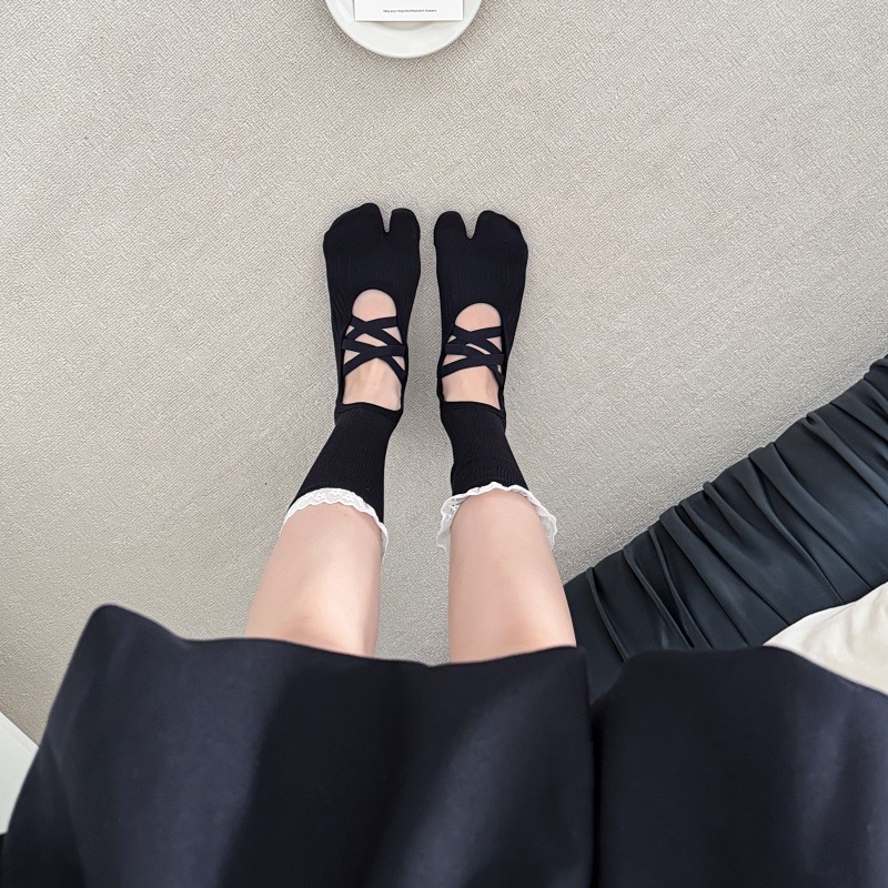 Lace Trim Split Toe Yoga Socks - Pilates & Yoga Knokke review and price