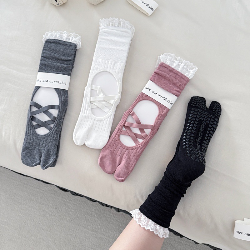 Lace Trim Split Toe Yoga Socks - Pilates & Yoga Knokke review and price